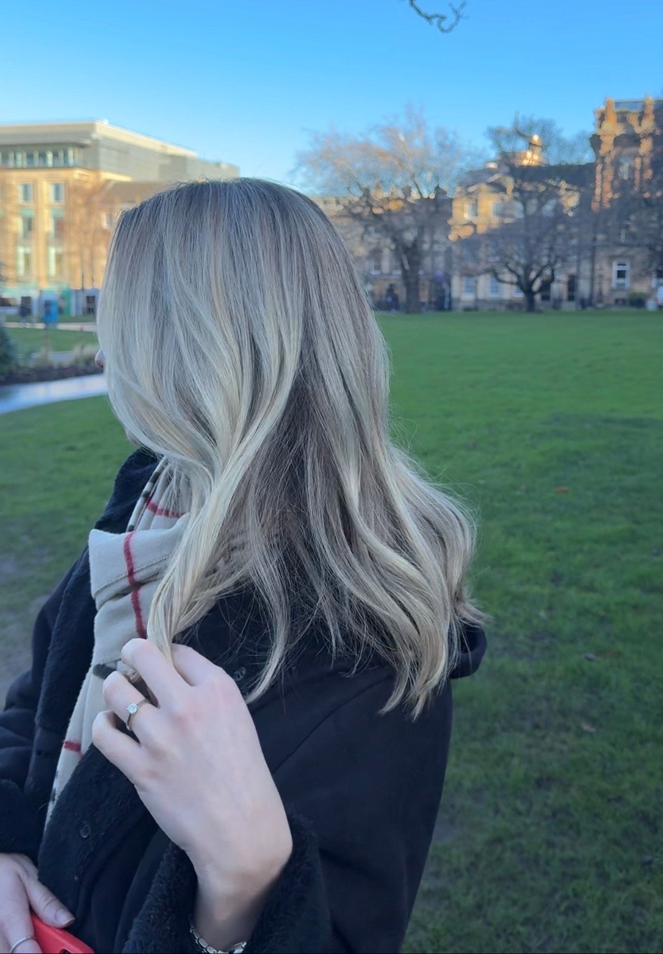 woman-with-repaired-and-shiny-blonde-hair-from-scalp-oiling